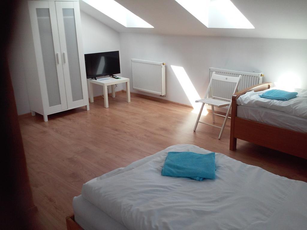Dworek Poznan Bed and Breakfast Eksteriør billede