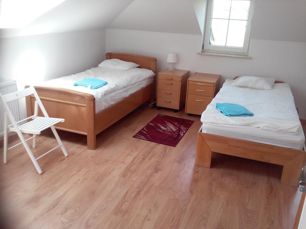 Dworek Poznan Bed and Breakfast Eksteriør billede